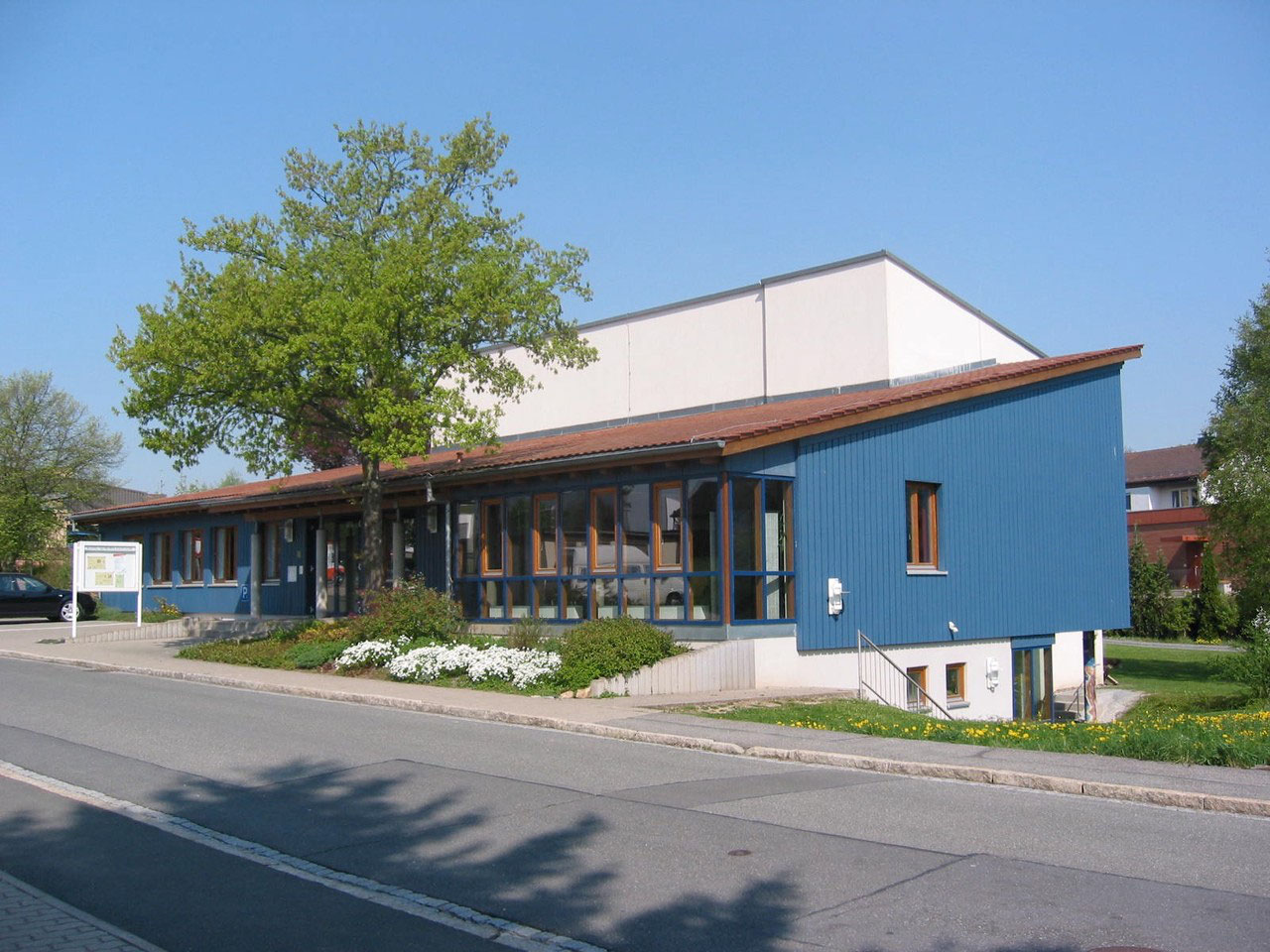 Evangelisches Gemeindezentrum in Ebersdorf Umbau und Erweiterung front